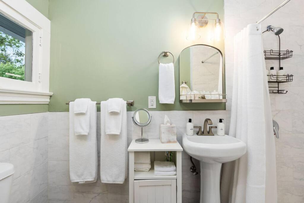 Grape Escape Inn & Suites Lodi Eksteriør billede